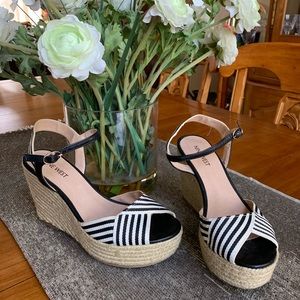 Nine West black and white wedges!